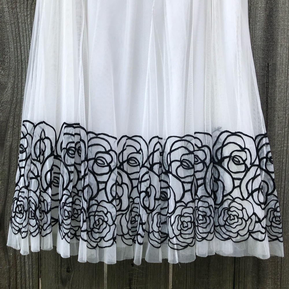 Oscar by Oscar de la Renta Floral Embroidered Mesh Midi Skirt Size 8 White Black - Picture 3 of 10
